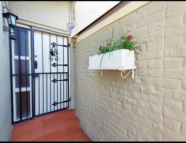 3 BEDROOM TOWNHOUSE FOR SALE IN TOWN HILL